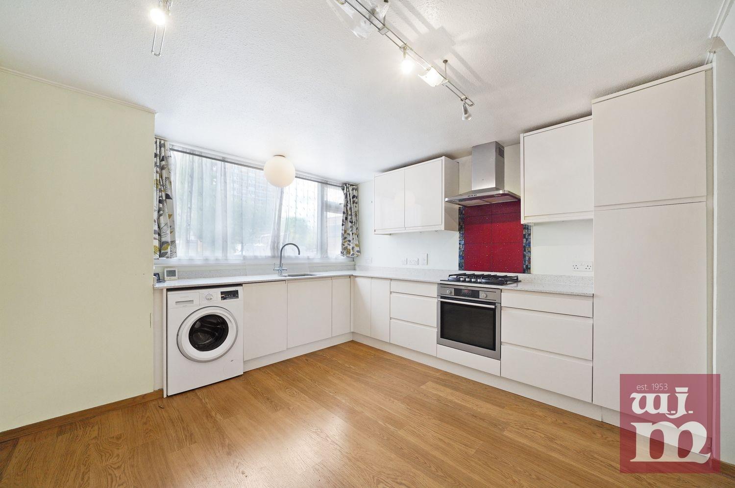 3 bed property in Partridge Way, Bowes Park